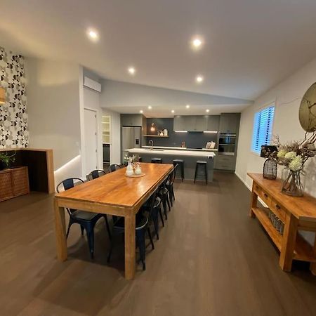 Luxury Escape In Cbd - Walking Distance To Town Villa ตาอูรังกา ภายนอก รูปภาพ