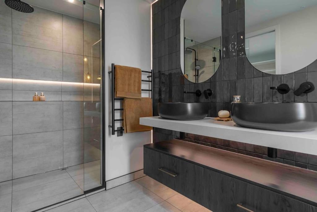 Luxury Escape In Cbd - Walking Distance To Town Villa ตาอูรังกา ภายนอก รูปภาพ