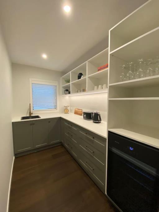 Luxury Escape In Cbd - Walking Distance To Town Villa ตาอูรังกา ภายนอก รูปภาพ