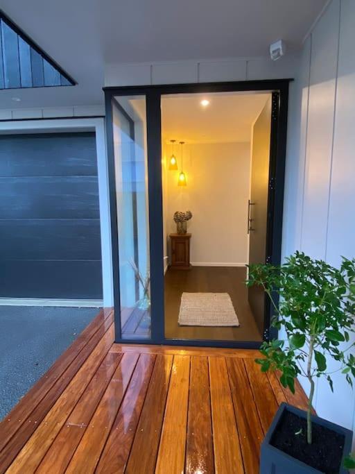 Luxury Escape In Cbd - Walking Distance To Town Villa ตาอูรังกา ภายนอก รูปภาพ