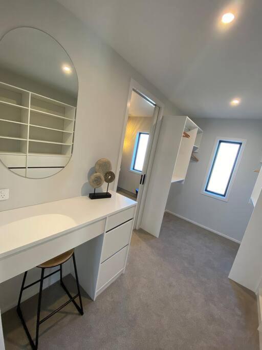 Luxury Escape In Cbd - Walking Distance To Town Villa ตาอูรังกา ภายนอก รูปภาพ